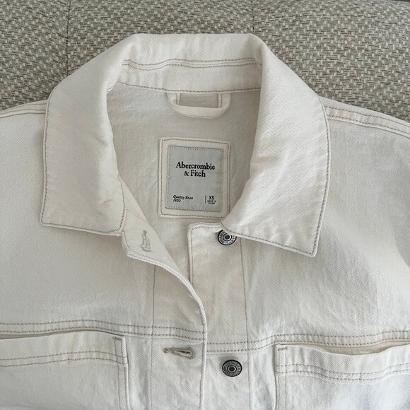 Abercrombie & Fitch NEW! Cropped Denim Jean Jacket In Cream/Bleached Wash XS - Picture 4 of 15